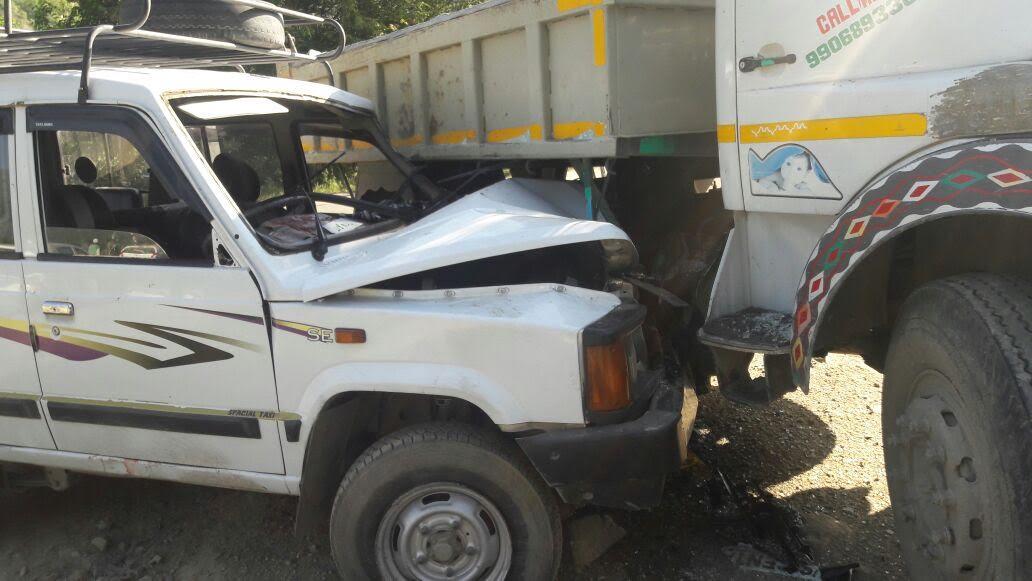 11 persons injured in Baramulla accident